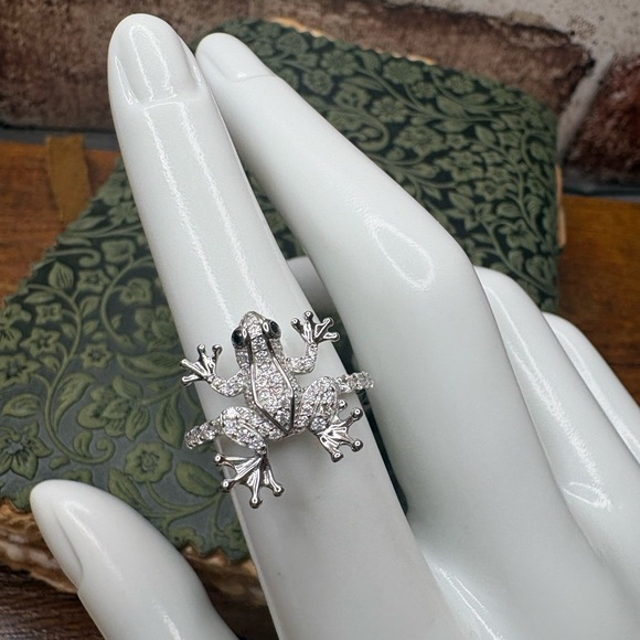 Size 6 - 1.50 CTW Moissanite Frog Ring in 925 Sterling Silver - Picture 1 of 3